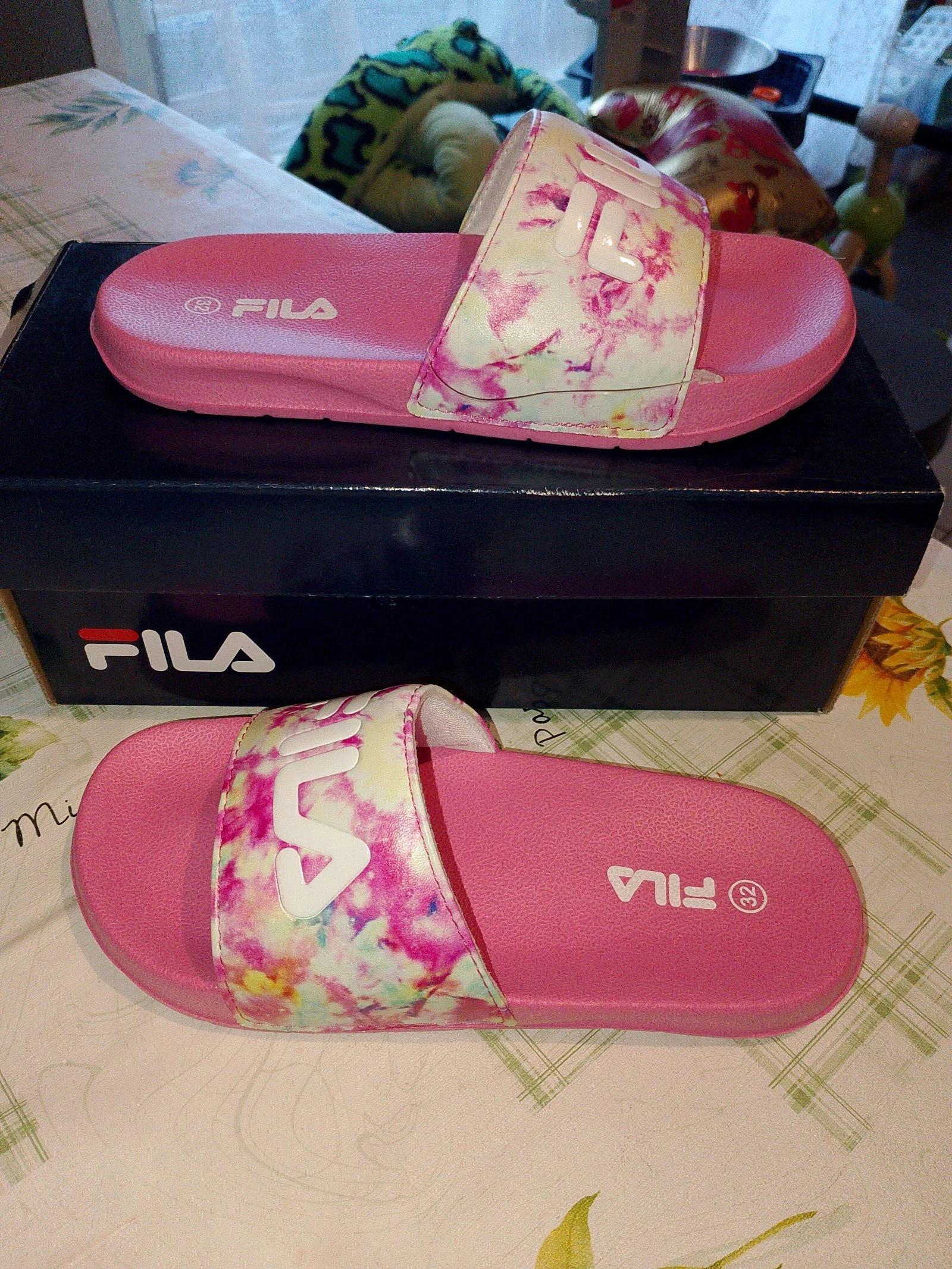 Fila Tie-Dye Pink Sandals/Mules for Girls, Size 32 – photo 2